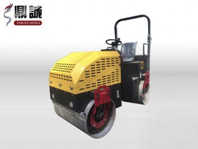 點擊查看詳細信息<br>標題：2.5噸全液壓座駕式振動壓路機 閱讀次數：14445